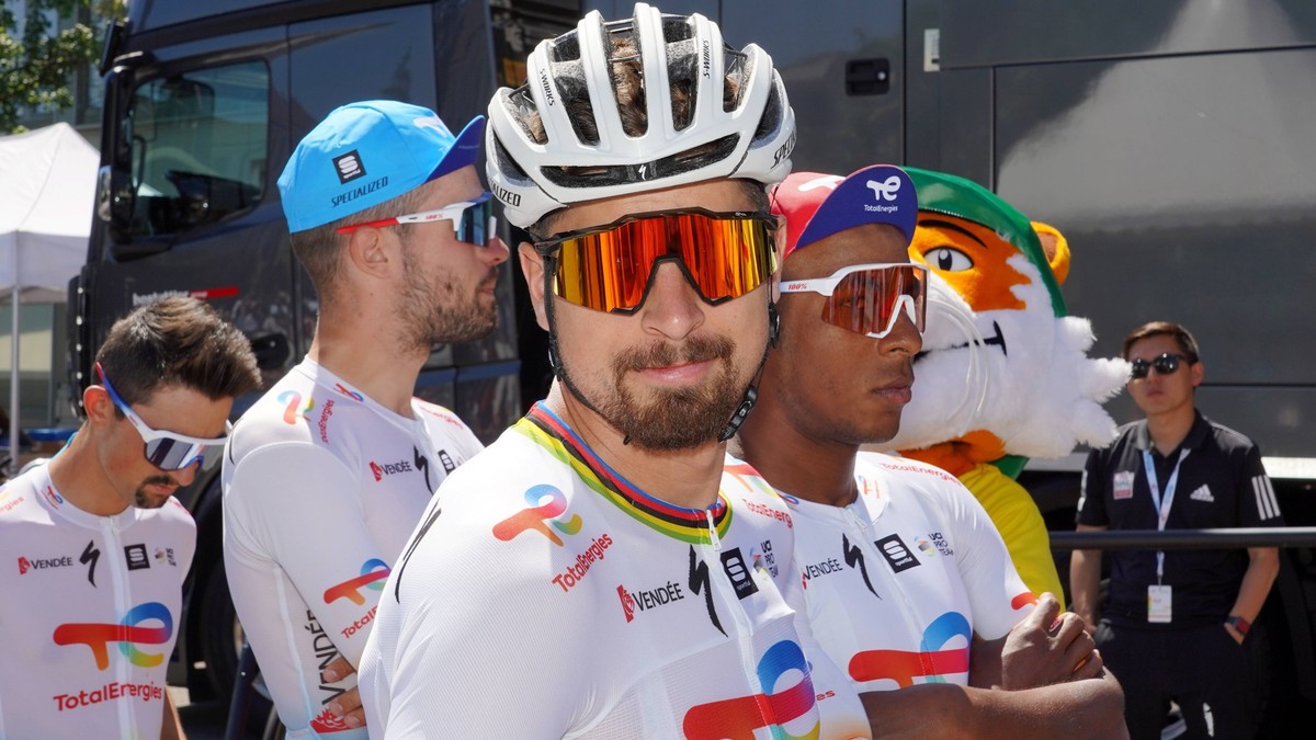 Peter Sagan je na čele zostavy tímu TotalEnergies na Tour de France