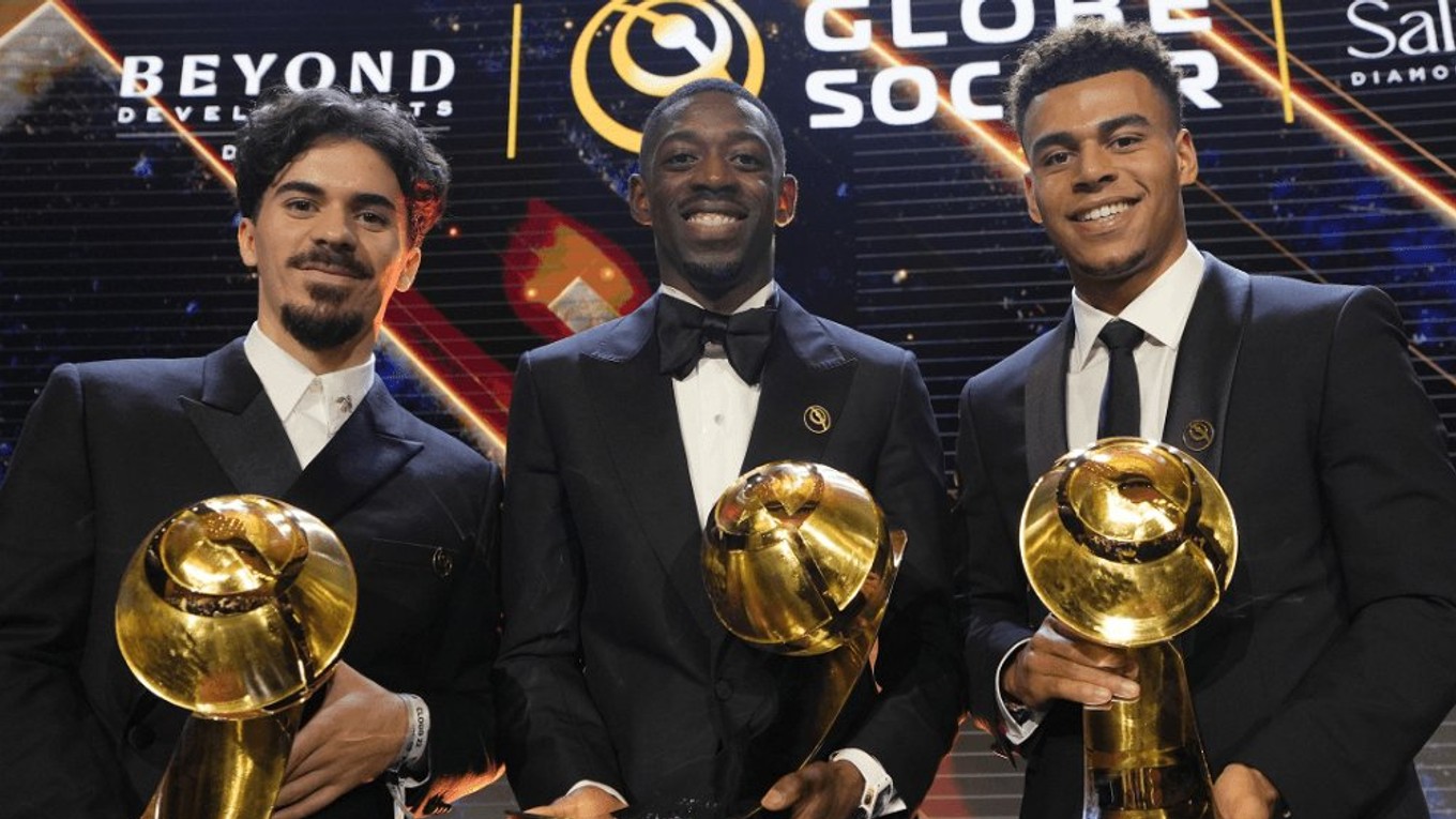 V strede Ousmane Dembelé s ocenením Globe Soccer Awards.