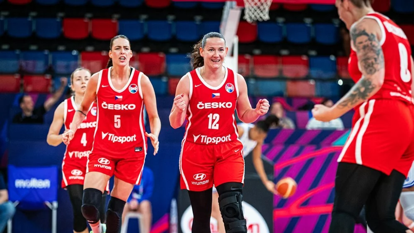 Radosť basketbalistiek Česka na ME 2023 po výhre nad Talianskom.