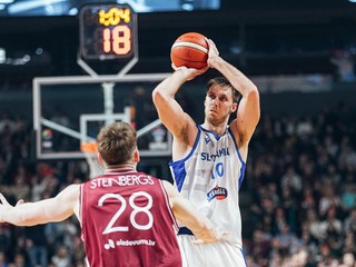 Vladimír Brodziansky v dueli proti Lotyšsku.
