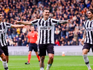 Futbalisti Heracles Almelo oslavujú gól.