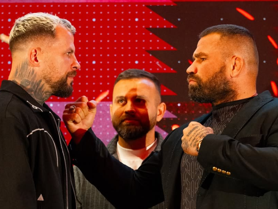 Marpo s Vémolom na tlačovej konferencii.