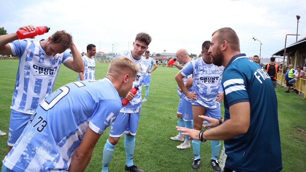 Neprehrali, na jeseň dostali len päť gólov. Napriek tomu sú na druhom mieste