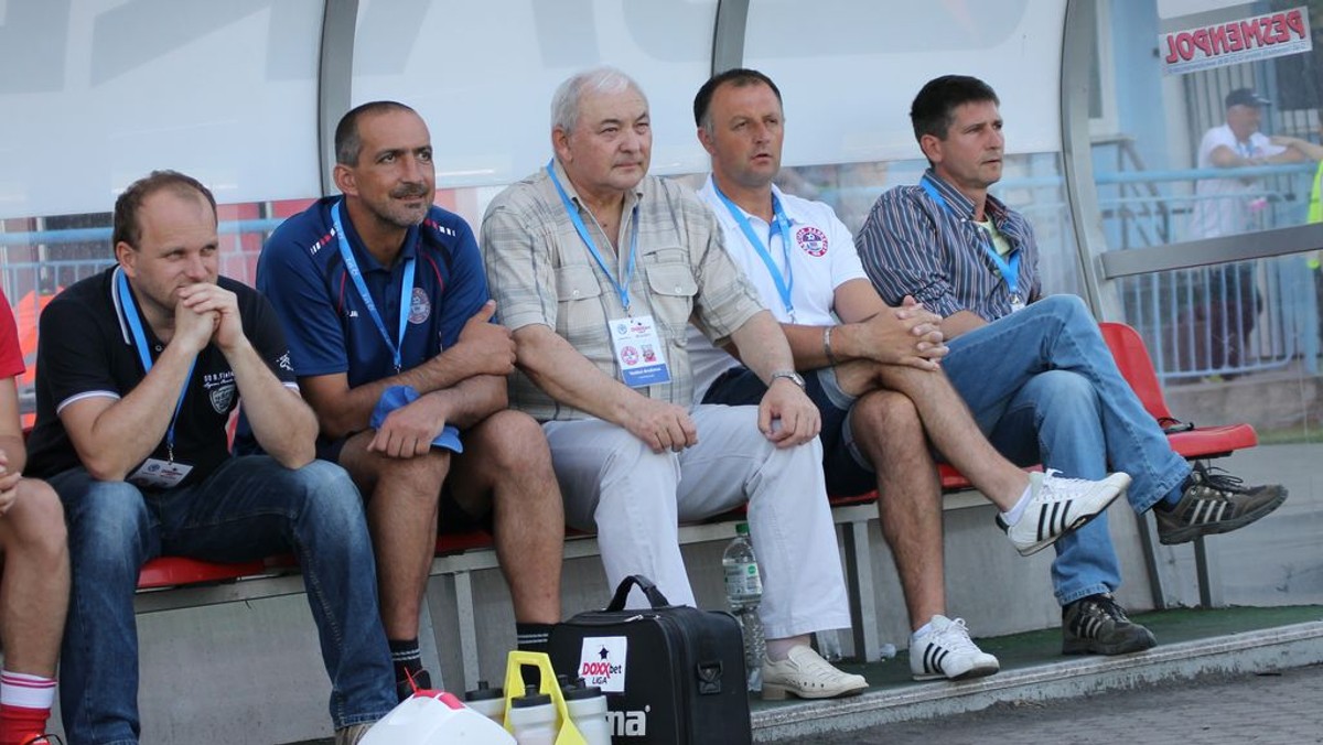 Vasil Baranok (v strede) na lavičke Bardejova.