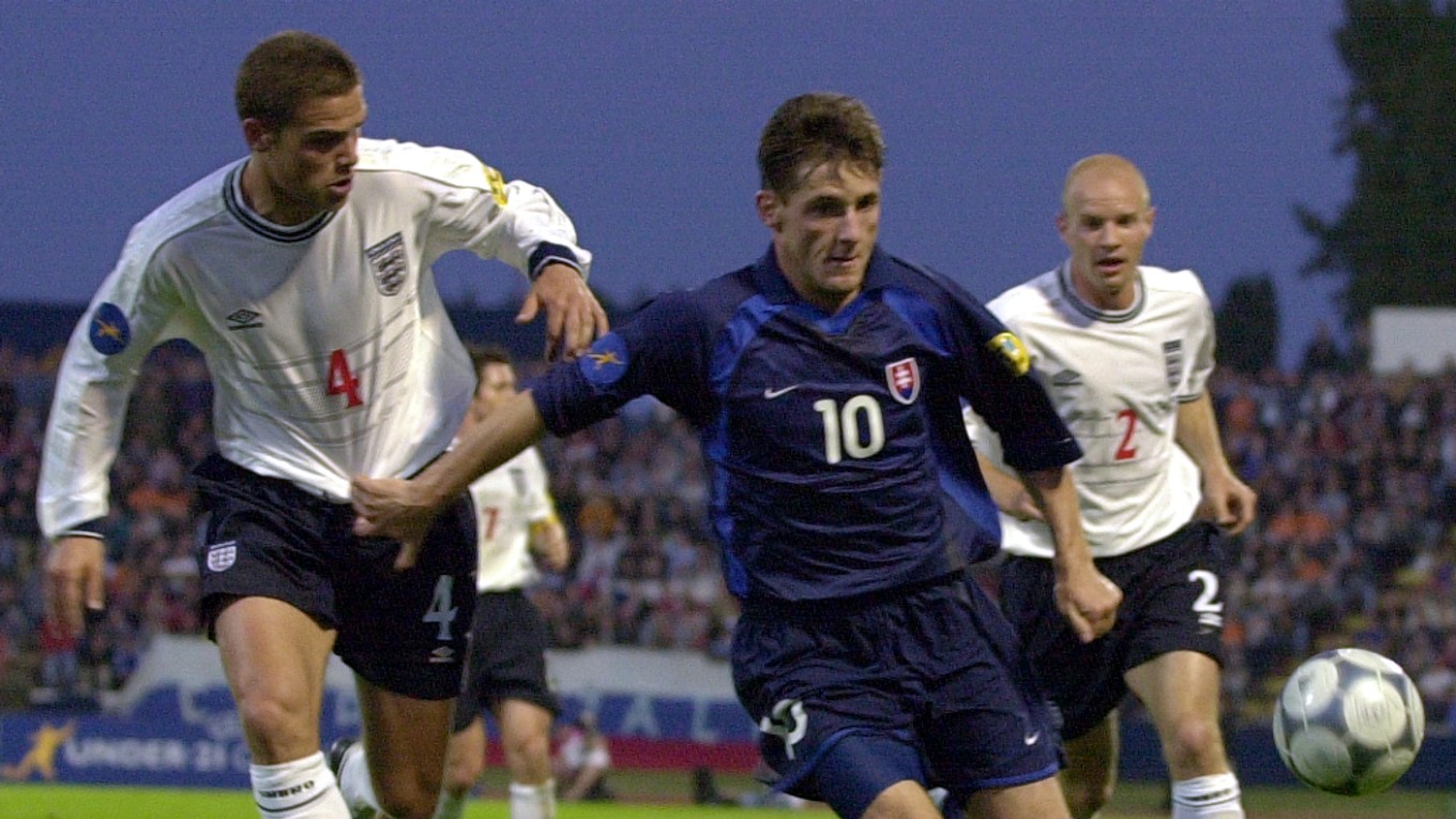 Peter Babnič v súboji proti Anglicku na ME 2000 hráčov do 21 rokov. 