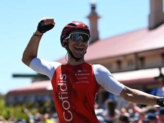 Bryan Coquard pri víťazstve v 4. etape na Tour Down Under 2023.