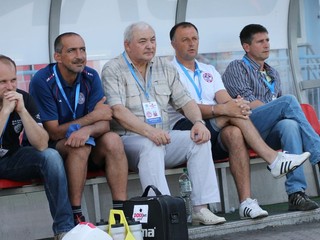 Vasil Baranok (v strede) na lavičke Bardejova.