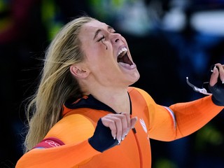 Jutta Leerdamová oslavuje zlatú medailu na ZOH 2026.