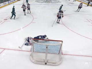 Brankár Edmontonu po chybe dostal gól do prázdnej bránky