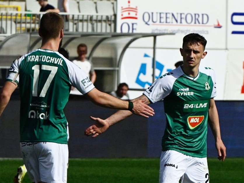 Vpravo Dominik Hollý v drese FK Jablonec.