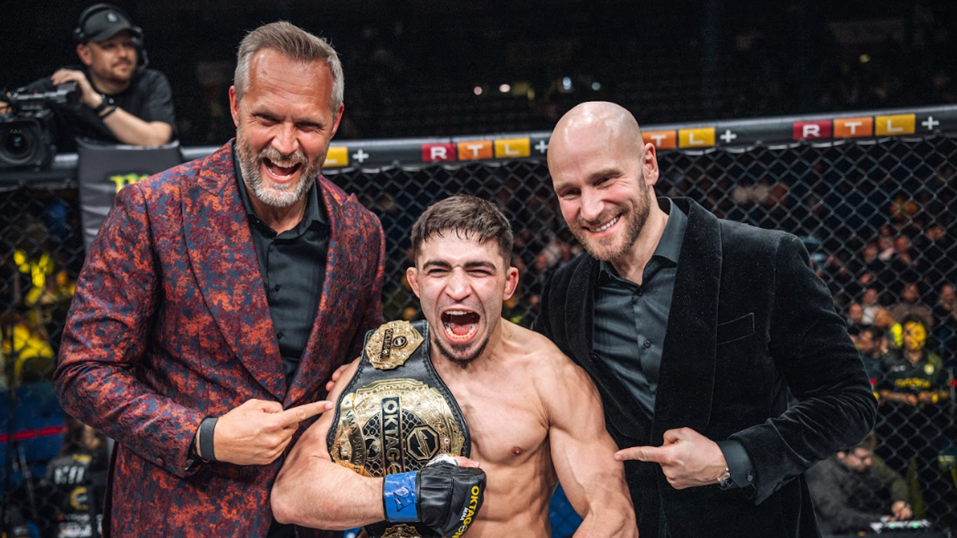 Magomed Machaev po zisku titulu OKTAGONu.