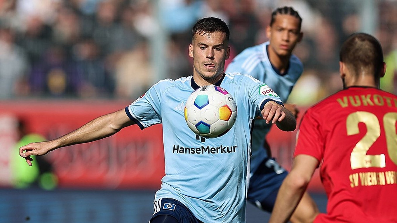 László Bénes v drese Hamburger SV.