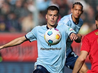 László Bénes v drese Hamburger SV.