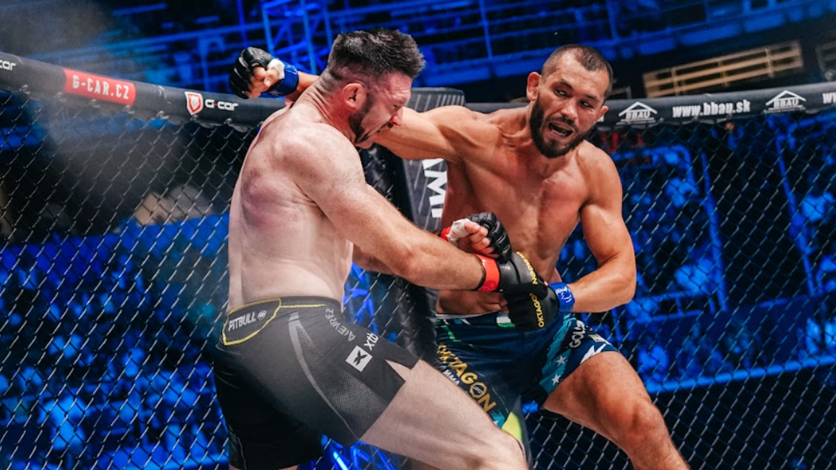 Muradov zasahuje Fleuryho.