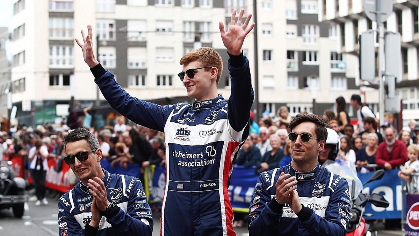 Američan Josh Pierson pred štartom pretekov 24 hodín Le Mans 2022. 