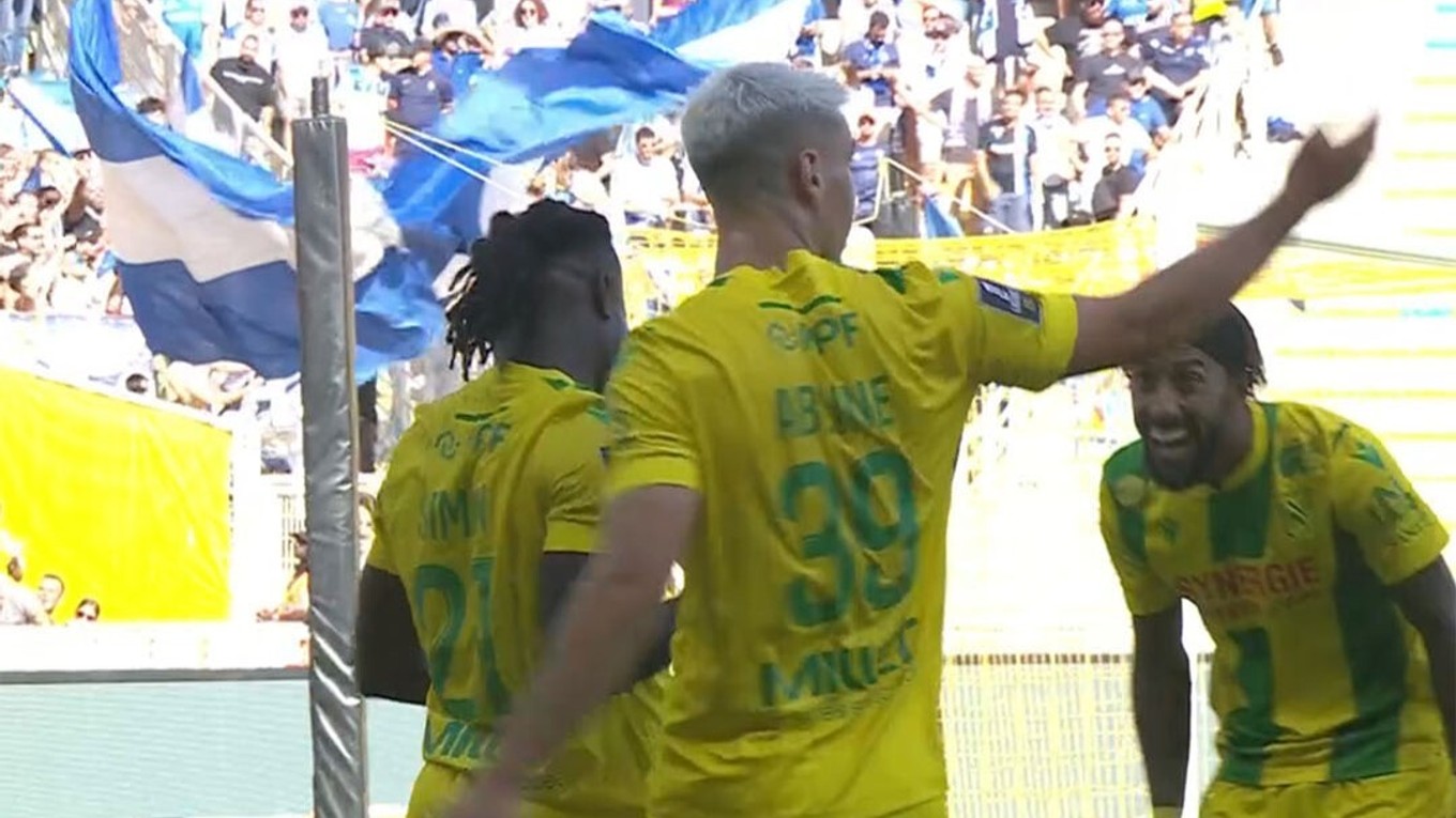 Moses Simon (vľavo) v drese FC Nantes.