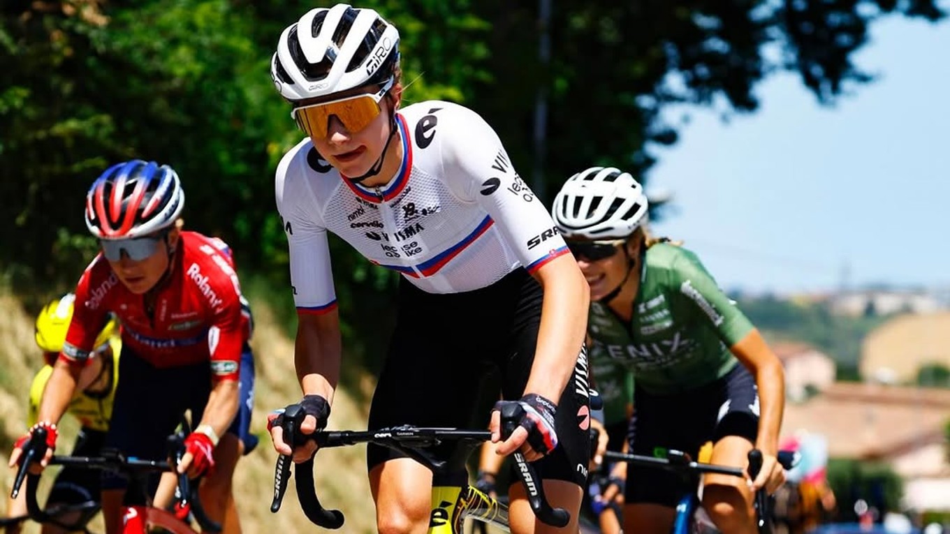 Viktória Chladoňová počas Giro d'Italia Women 2025. 