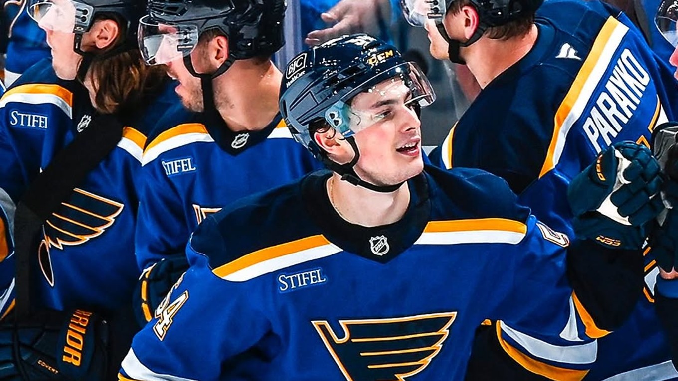 Dalibor Dvorský oslavuje prvý gól v NHL. 