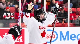 Radosť hráčky Kanady po góle v sieti Švajčiarska.