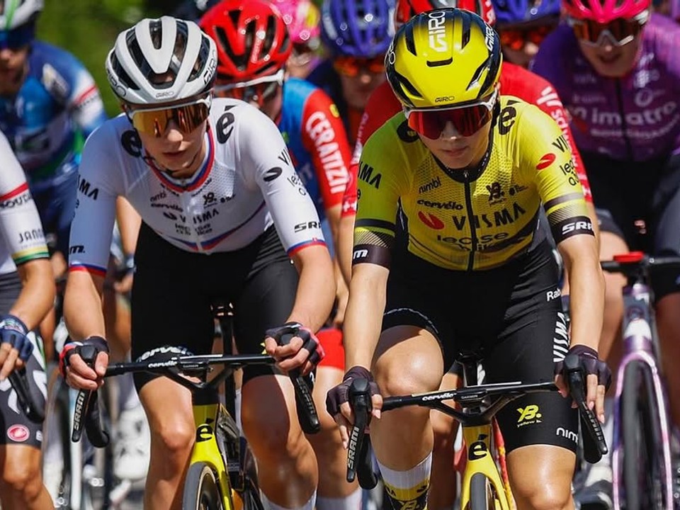 Viktória Chladoňová (vľavo) počas Giro d'Italia Women 2025. 