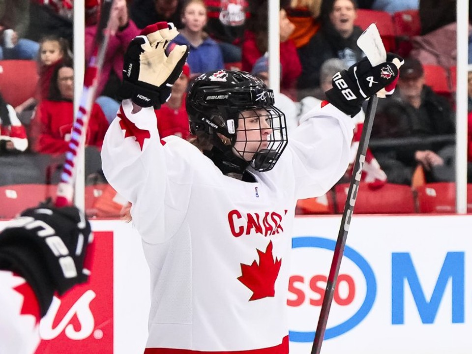 Radosť hráčky Kanady po góle v sieti Švajčiarska.