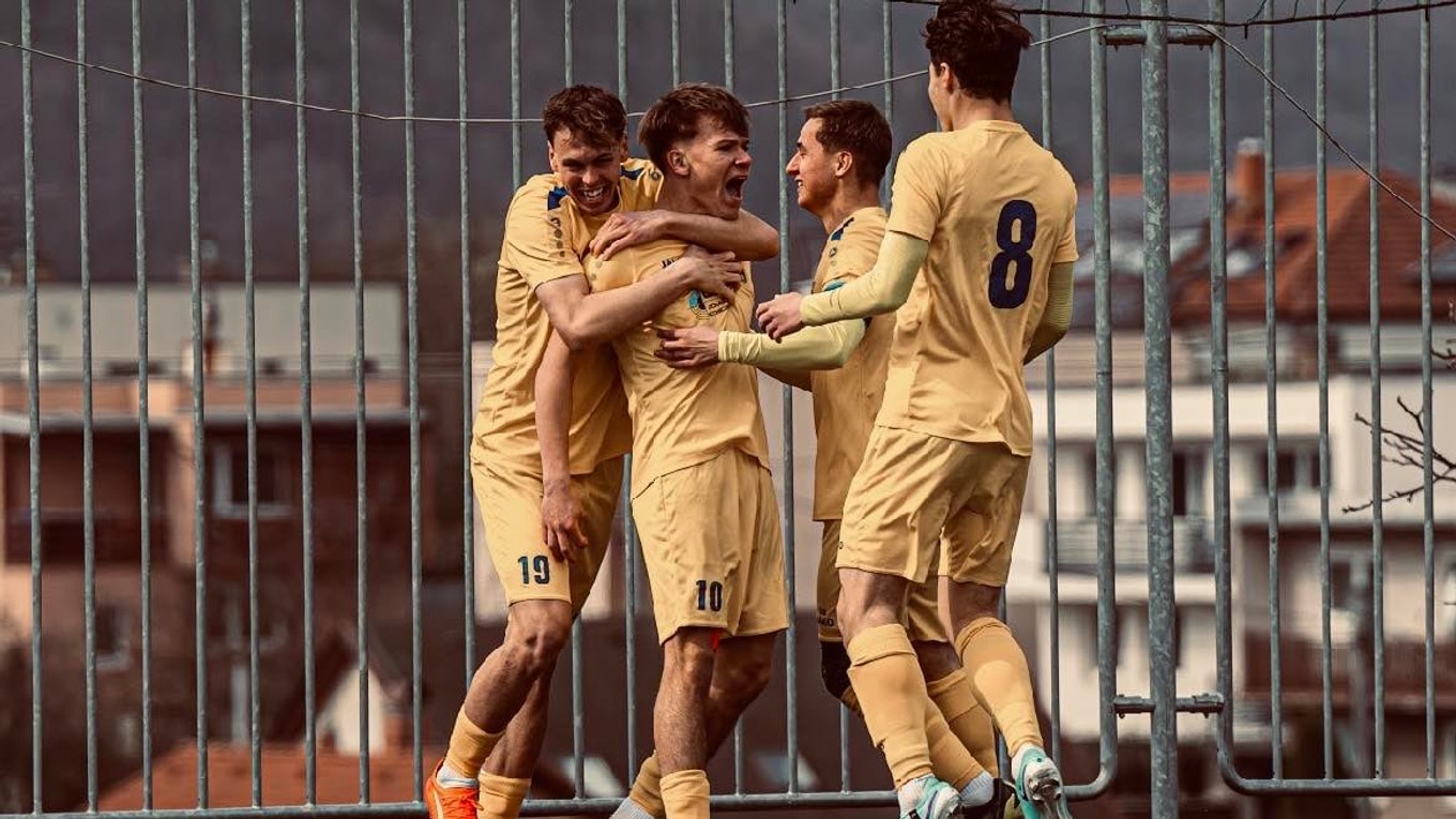 Rastislav Korba oslavuje gól.