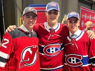 Šimon Nemec, Juraj Slafkovský a Filip Mešár po prvom kole draftu NHL 2022.