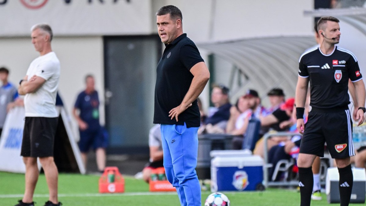 Tréner Branislav Fodrek na lavičke Slovana Liberec.