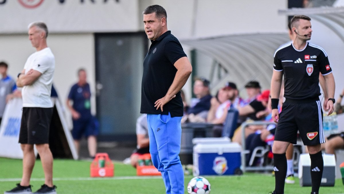 Tréner Branislav Fodrek na lavičke Slovana Liberec.