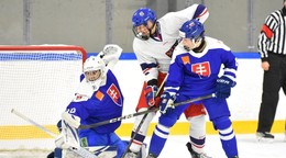 Slovenská hokejová reprezentácia do 17 rokov v zápase s Českom.