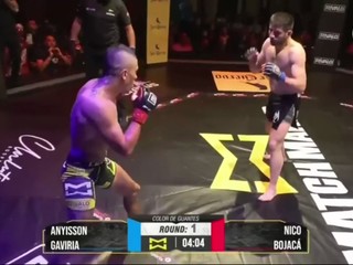 Zápas MMA, v ktorom na brutálny knokaut Nicolasa Bojacá nestihol rozhodca v klietke včas zareagovať.