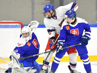 Slovenská hokejová reprezentácia do 17 rokov v zápase s Českom.