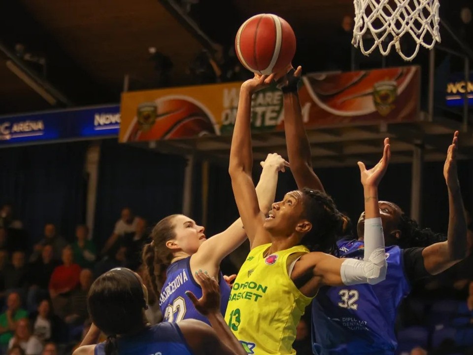 Fotka zo zápasu Šopron Basket - Piešťanské Čajky.