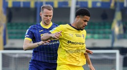 Ondrej Duda (vľavo) a Simon Sohm v zápase Serie A Hellas Verona - Parma Calcio.