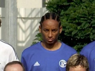 Hiannick Kamba v drese Schalke 04 Gelsenkirchen.