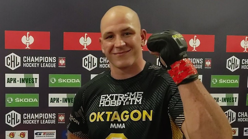 Štefan Vojčák po profesionálnom debute na Oktagone 27 v Bratislave.