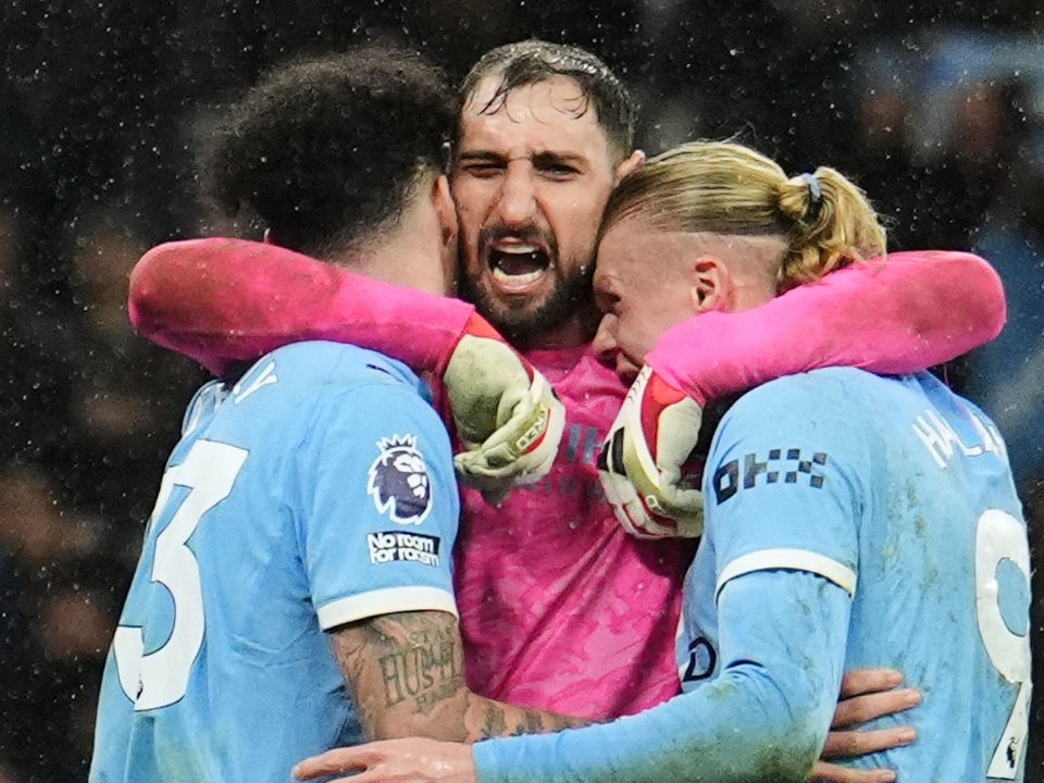 Radosť hráčov Manchestru City po triumfe nad Newcastleom.