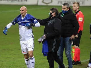Marek Janečka si v MFK Karviná obliekol brankársky dres.