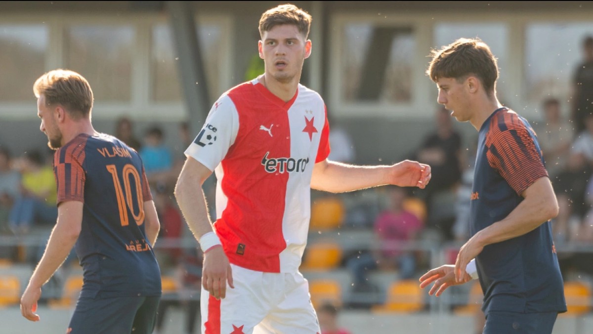 Vladimir Perišič v drese SK Slavia Praha.