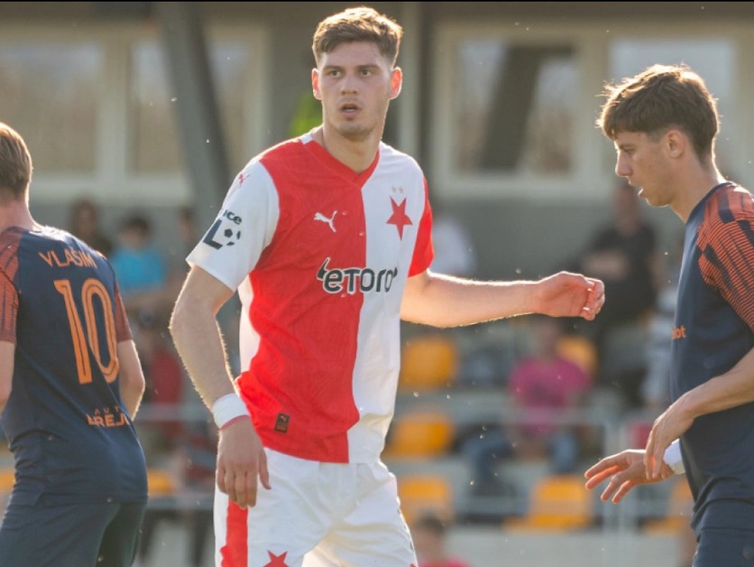 Vladimir Perišič v drese SK Slavia Praha.