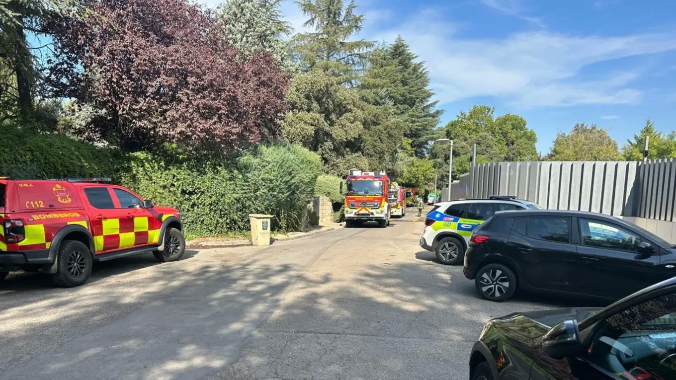 Záchranné zložky pred domom Viníciusa Juniora.