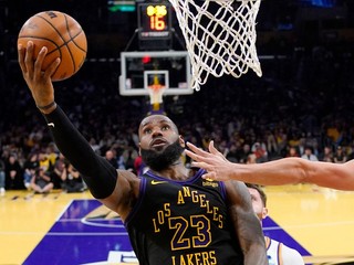 LeBron James v drese z Los Angeles Lakers.
