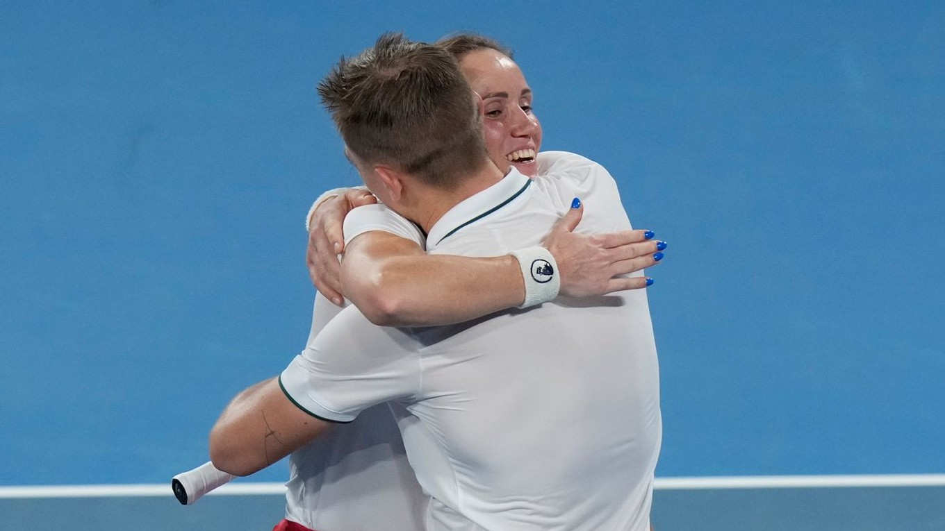 Katarzyna Kawová a Jan Ziellinski oslavujú víťazstvo. 