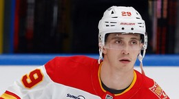 Samuel Honzek v drese Calgary. 