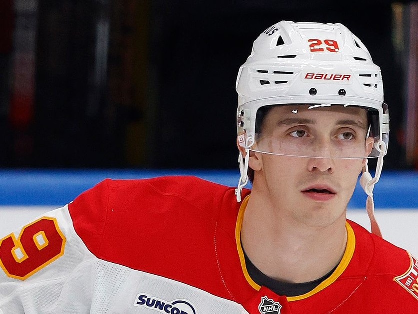 Samuel Honzek v drese Calgary. 