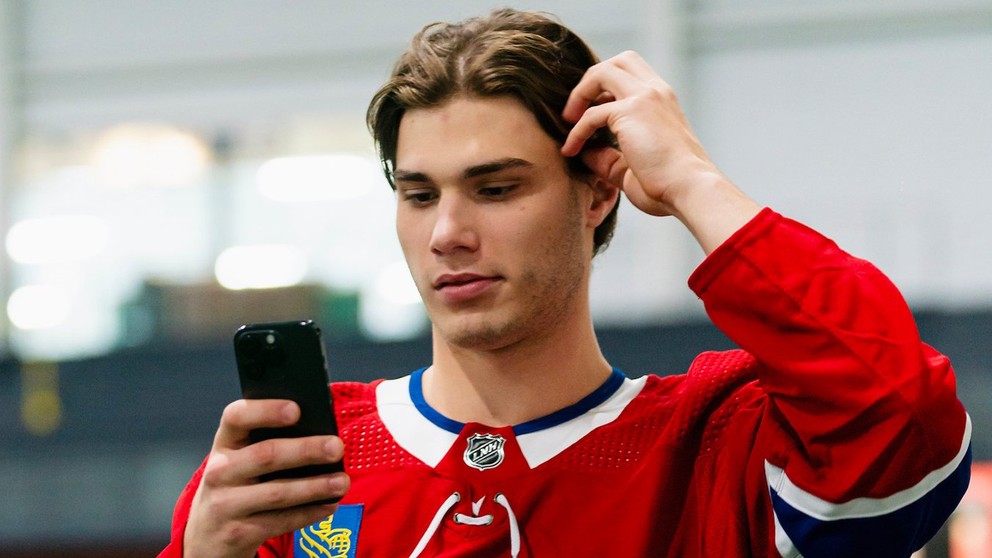 Juraj Slafkovský v drese Montreal Canadiens.