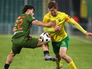 Vpravo Patrik Iľko v drese MŠK Žilina.