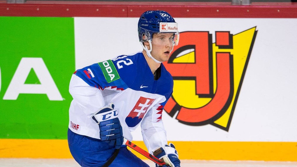 Slovenský hokejista Samuel Kňažko v reprezentačnom drese.