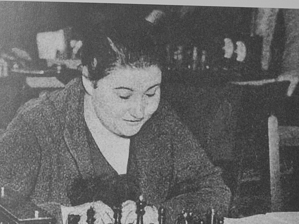 Věra Menčíková na šachovej olympiáde v roku 1931 v Prahe.