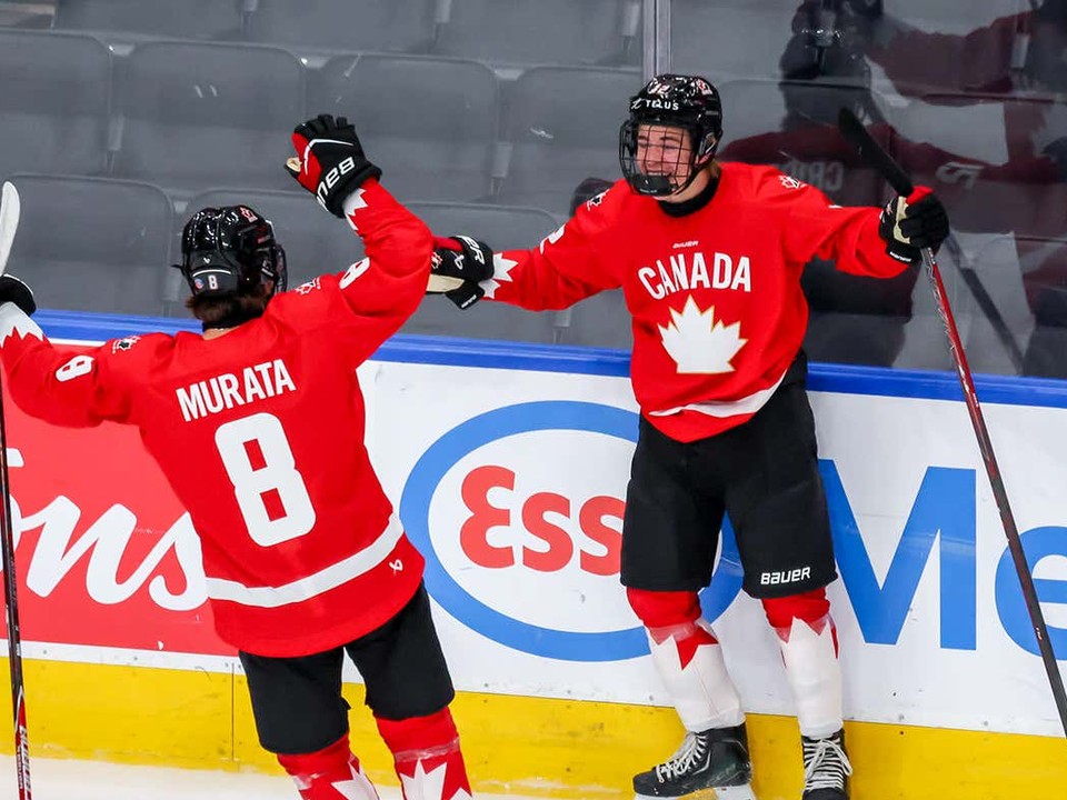Hokejisti Kanady oslavujú gól na Hlinka Gretzky Cupe 2026.